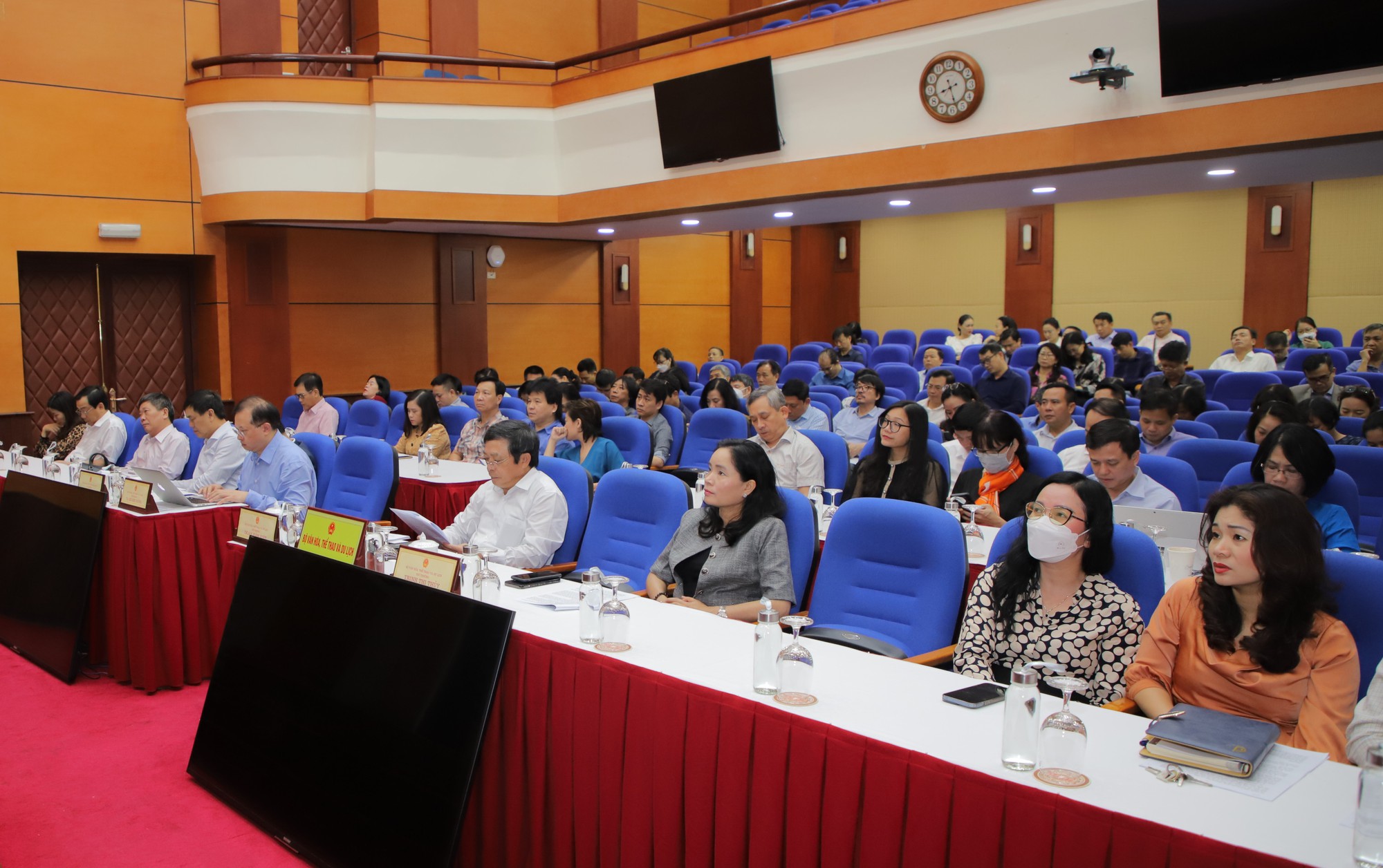 Phát triển toàn diện văn hóa - xã hội vùng Bắc Trung bộ và duyên hải Trung bộ - Ảnh 4.
