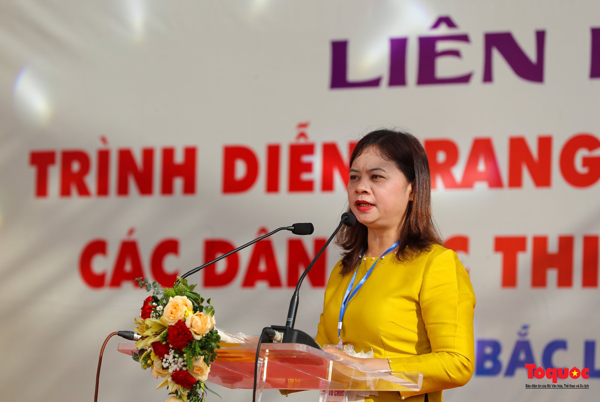 Rực rỡ sắc màu trang phục truyền thống các dân tộc thiểu số Việt Nam - Ảnh 2.