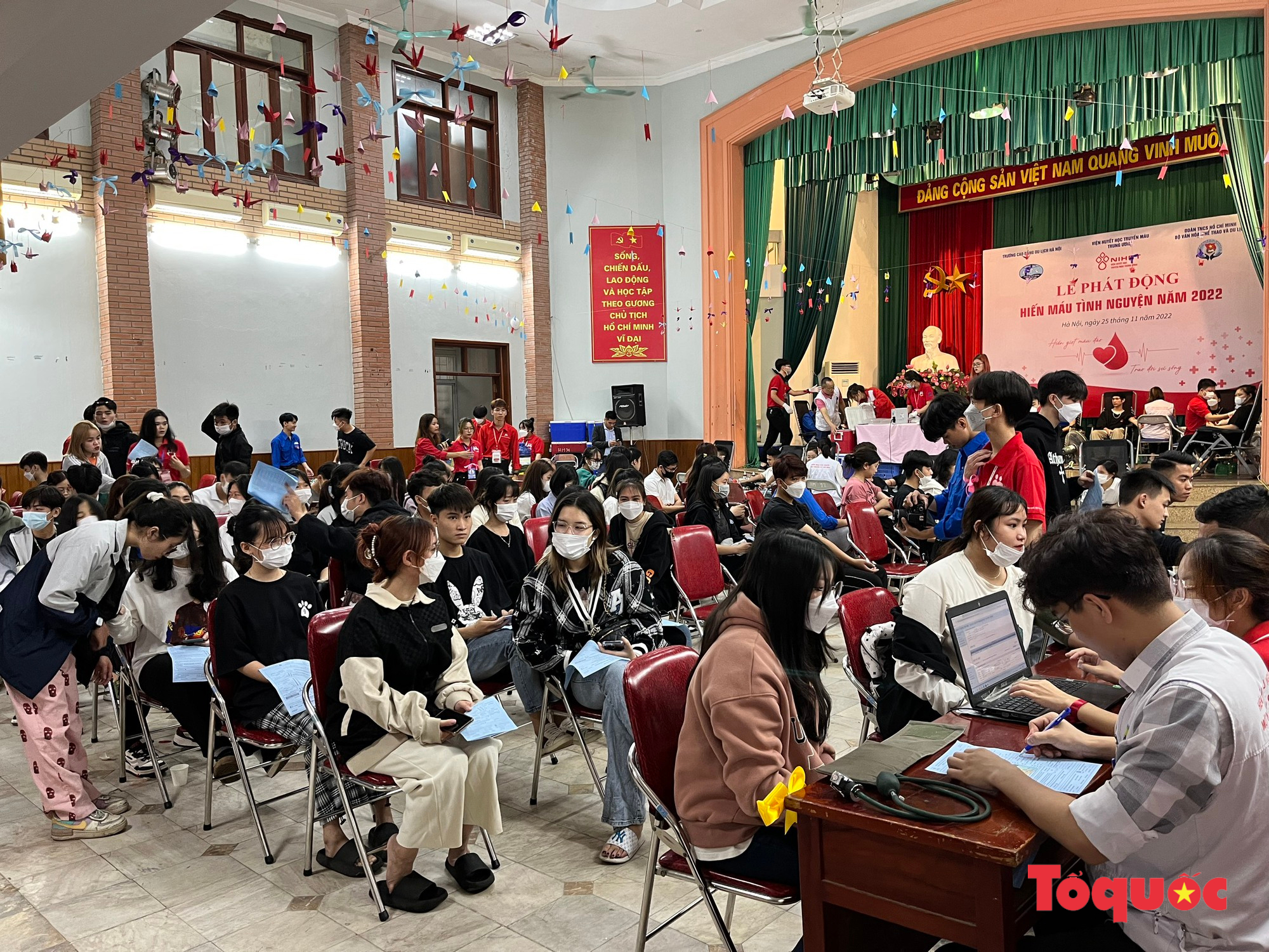Tiếp nhận hơn 300 đơn vị máu tại Lễ phát động hiến máu tình nguyện năm 2022 - Ảnh 10.