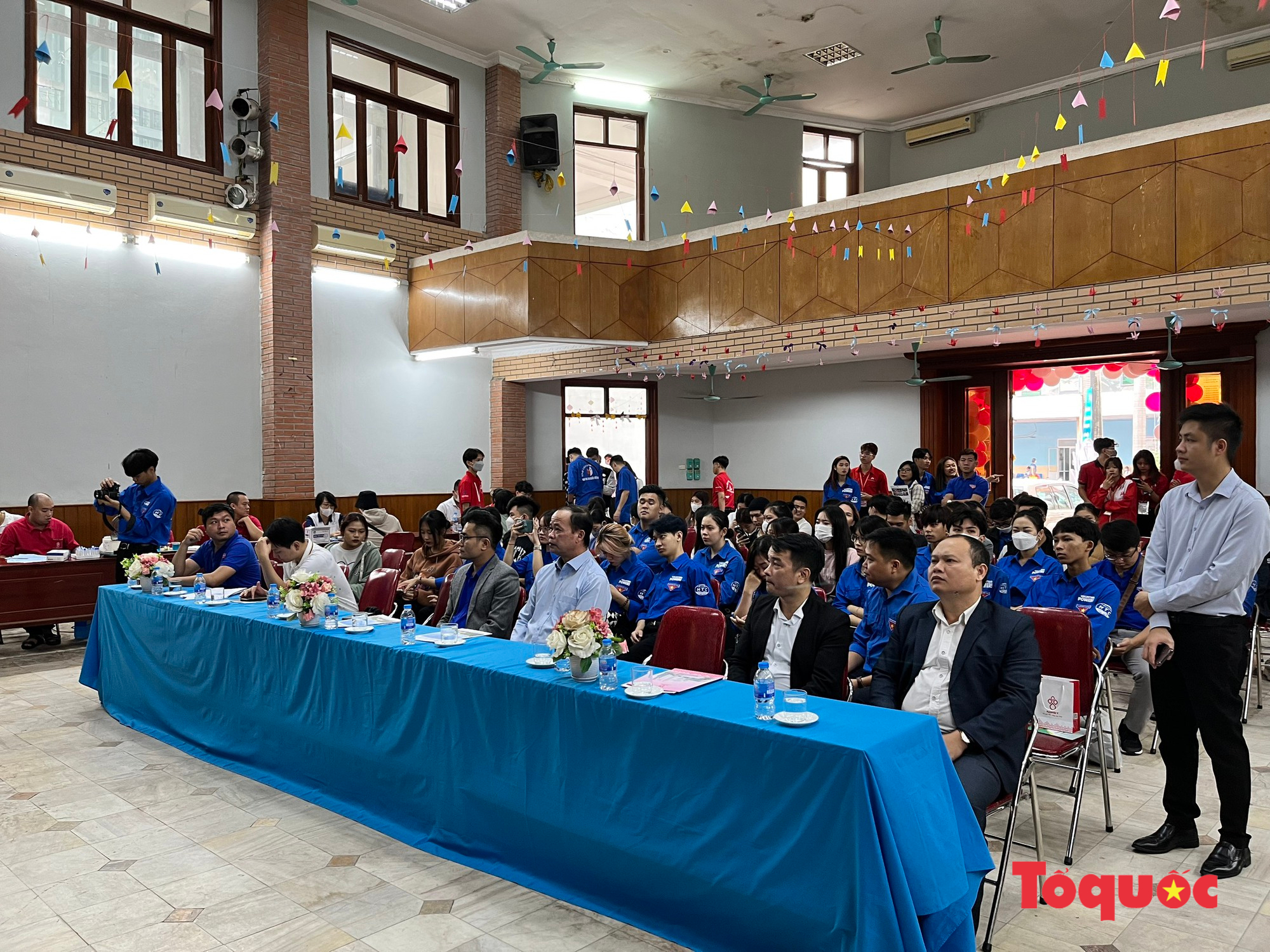Tiếp nhận hơn 300 đơn vị máu tại Lễ phát động hiến máu tình nguyện năm 2022 - Ảnh 2.