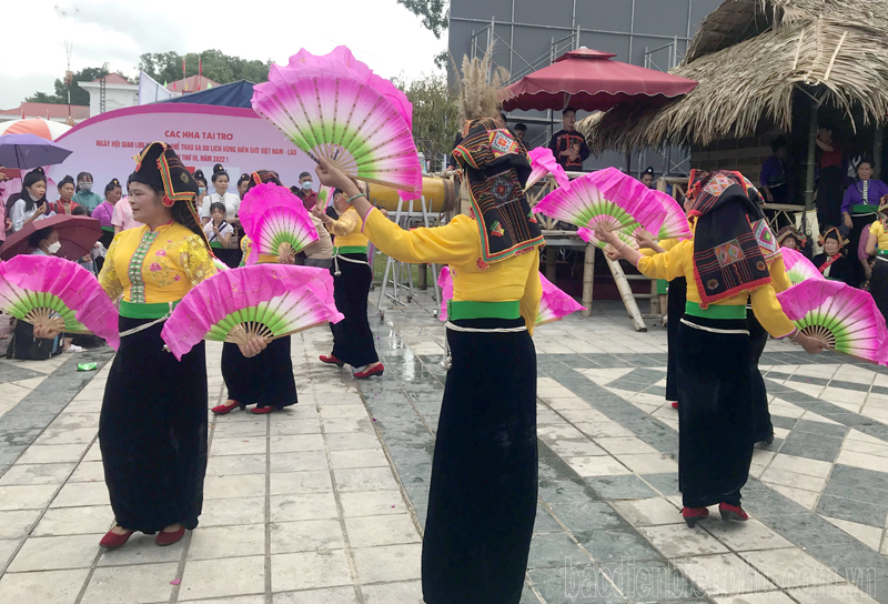 Điện Biên: Gìn giữ nghệ thuật xòe Thái - Ảnh 1.