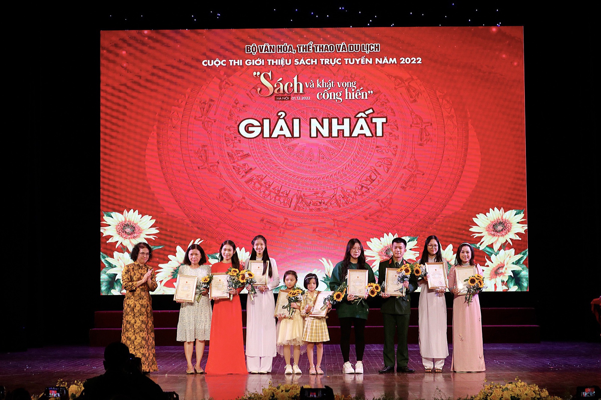 165 giải thưởng được trao tại cuộc thi Giới thiệu sách trực tuyến năm 2022 - Ảnh 4.