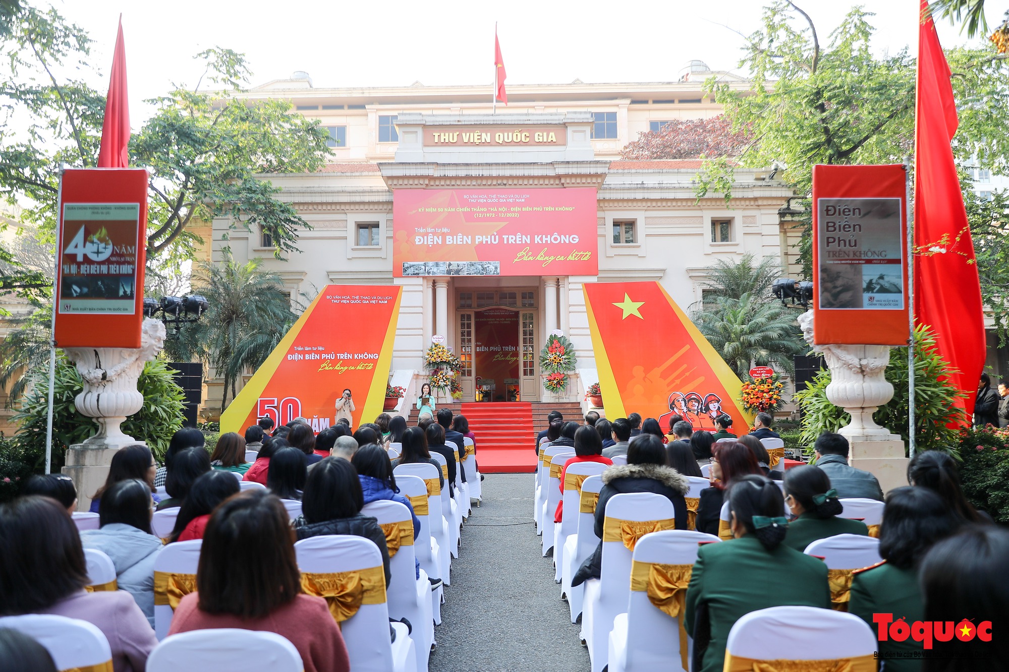 Khai mạc Triển lãm tư liệu "Điện Biên Phủ trên không - Bản hùng ca bất tử" - Ảnh 1.