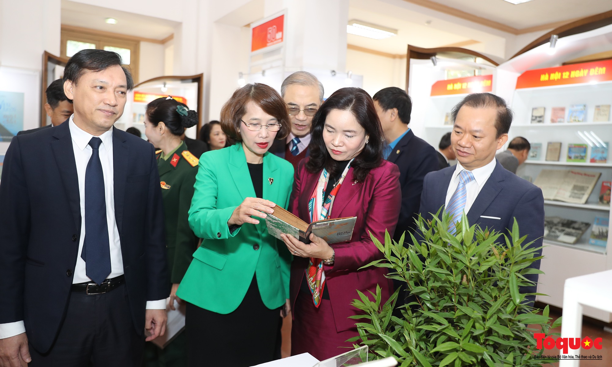 Khai mạc Triển lãm tư liệu "Điện Biên Phủ trên không - Bản hùng ca bất tử" - Ảnh 10.