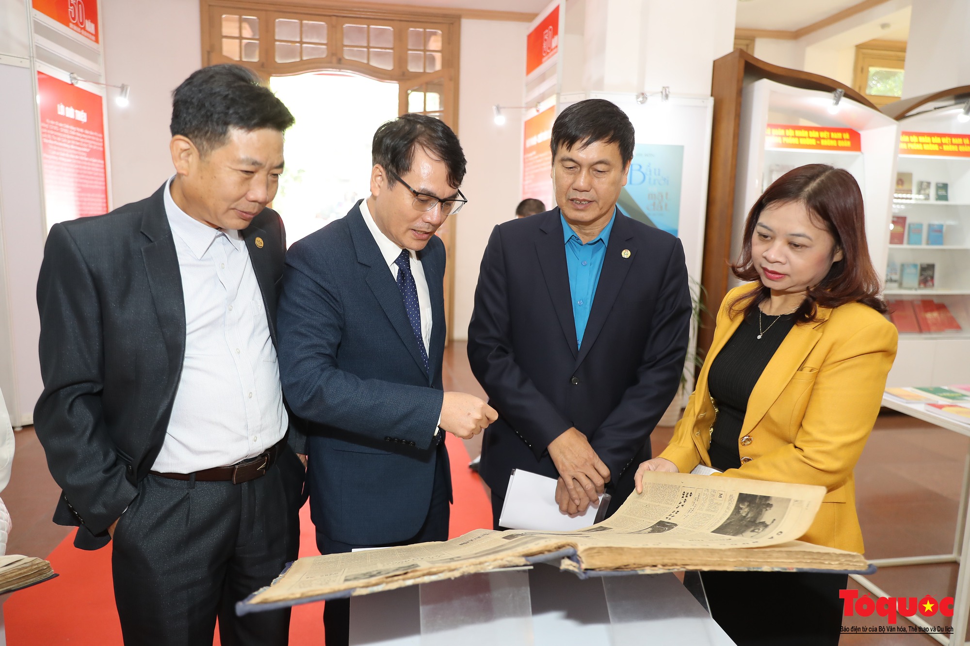 Khai mạc Triển lãm tư liệu "Điện Biên Phủ trên không - Bản hùng ca bất tử" - Ảnh 11.