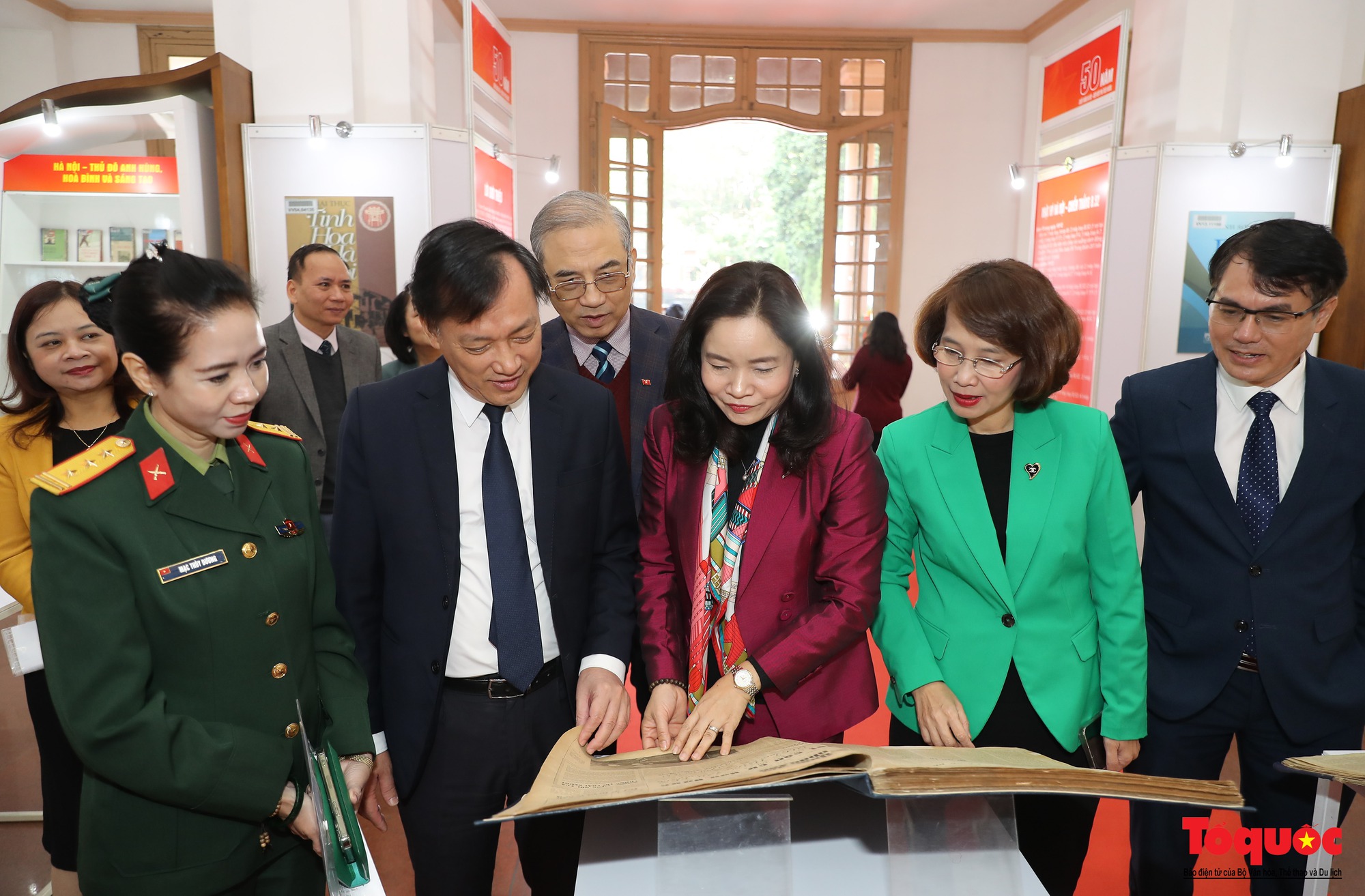 Khai mạc Triển lãm tư liệu "Điện Biên Phủ trên không - Bản hùng ca bất tử" - Ảnh 8.