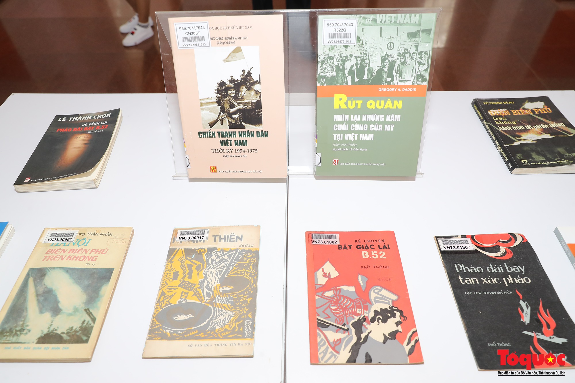 Khai mạc Triển lãm tư liệu "Điện Biên Phủ trên không - Bản hùng ca bất tử" - Ảnh 7.