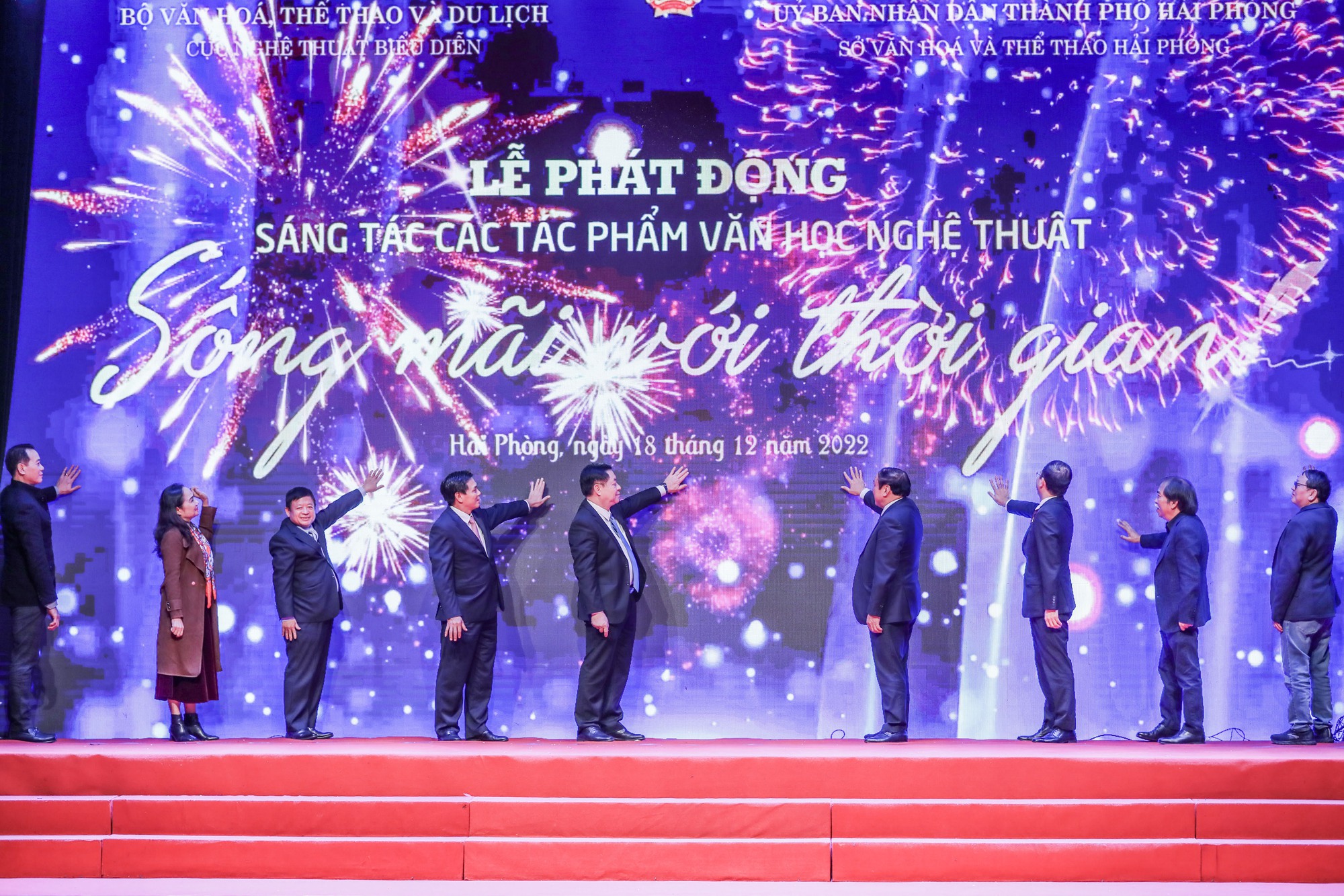Phát động sáng tác tác phẩm văn học nghệ thuật "Sống mãi với thời gian": Phát huy các thành tựu, kiến tạo tác phẩm mới - Ảnh 5.