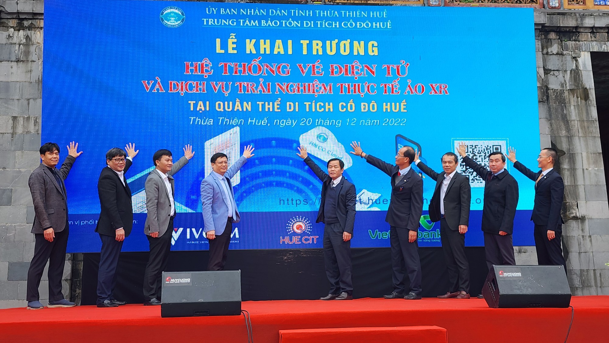 Khai trương hệ thống vé điện tử và dịch vụ trải nghiệm thực tế ảo XR tại Quần thể Di tích Cố đô Huế - Ảnh 1.