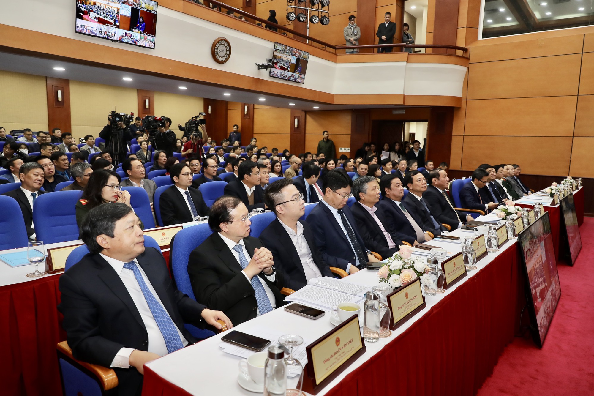 Phó Thủ tướng Vũ Đức Đam cùng 5 Bộ trưởng dự Hội nghị tổng kết ngành VHTTDL - Ảnh 2.