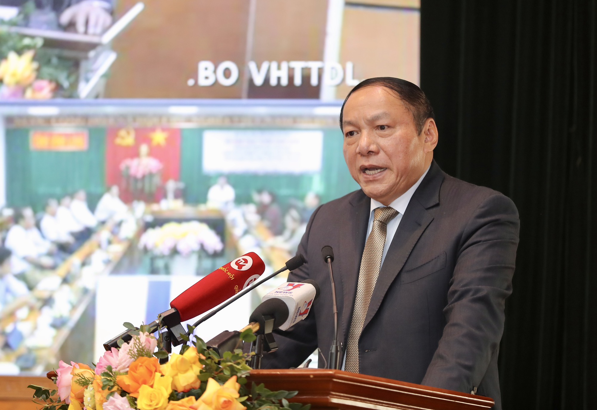Phó Thủ tướng Vũ Đức Đam cùng 5 Bộ trưởng dự Hội nghị tổng kết ngành VHTTDL - Ảnh 3.