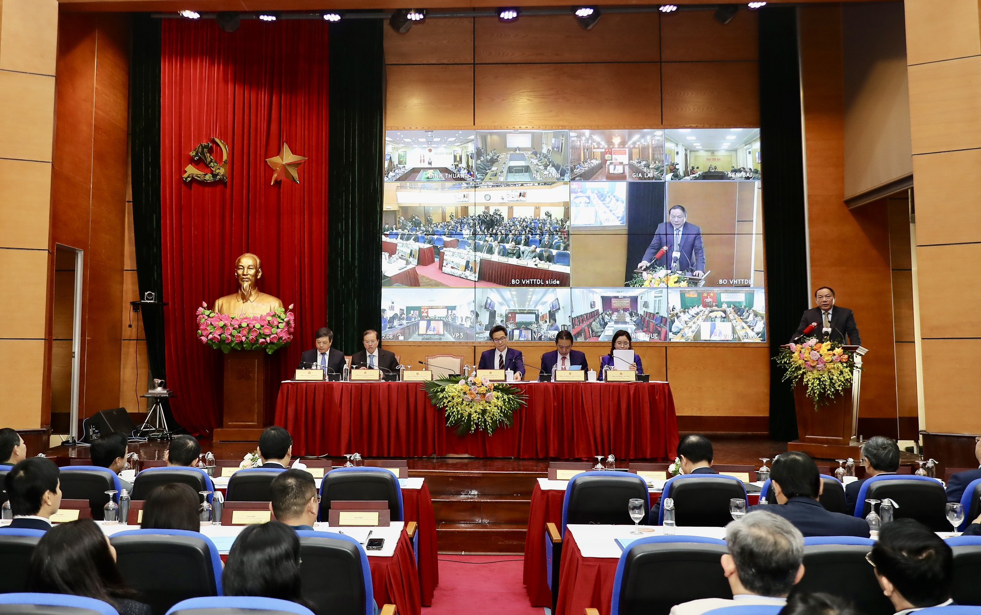 Phó Thủ tướng Vũ Đức Đam cùng 5 Bộ trưởng dự Hội nghị tổng kết ngành VHTTDL - Ảnh 1.
