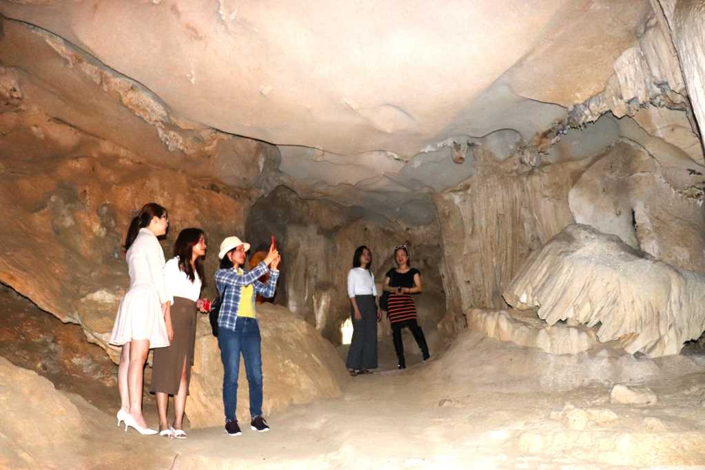Quảng Ninh: Để níu chân du khách - Ảnh 1.