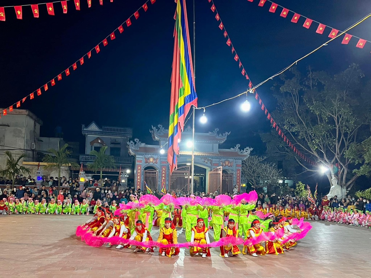 Độc đáo Lễ hội kéo chữ - Ảnh 2.