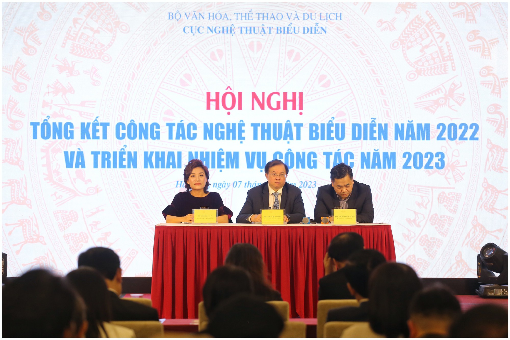 Cần sáng tạo ra những tác phẩm văn học nghệ thuật có giá trị cao, đáp ứng nhu cầu thưởng thức nghệ thuật của nhân dân - Ảnh 2.