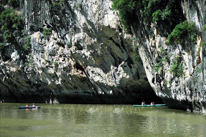Quảng Ninh phấn đấu thu hút 14 triệu lượt khách du lịch năm 2023 - Ảnh 1.