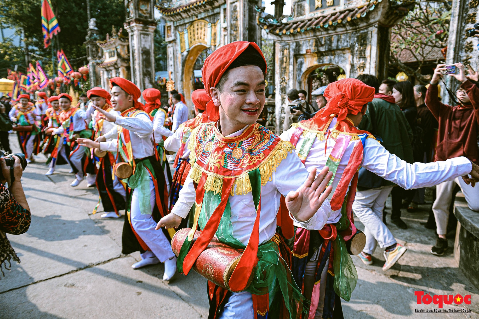 Bảo tồn, phát huy các giá trị văn hóa của lễ hội truyền thống, nguồn tài nguyên tinh thần vô giá - Ảnh 2.