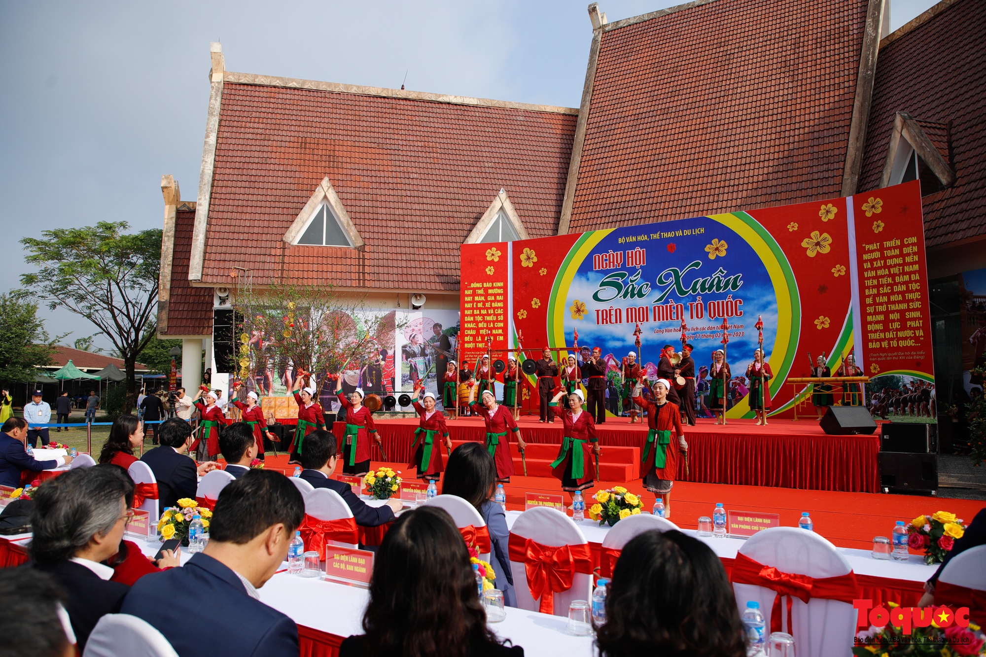 Quyền Chủ tịch nước Võ Thị Ánh Xuân dự “Ngày hội sắc xuân trên mọi miền Tổ quốc” - Ảnh 3.