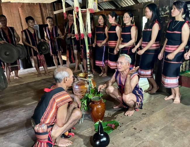 Gia Lai: "Cú hích" từ đề án bảo tồn di sản văn hóa cồng chiêng - Ảnh 2.
