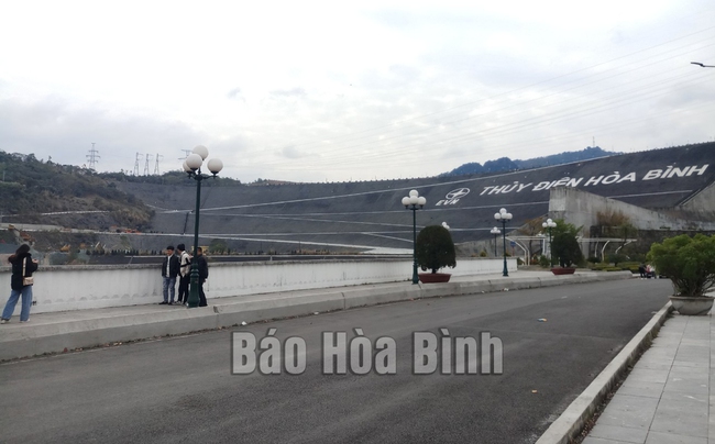Hòa Bình: Năm 2023, phấn đấu đón 3,5 triệu lượt khách tham quan du lịch - Ảnh 1.