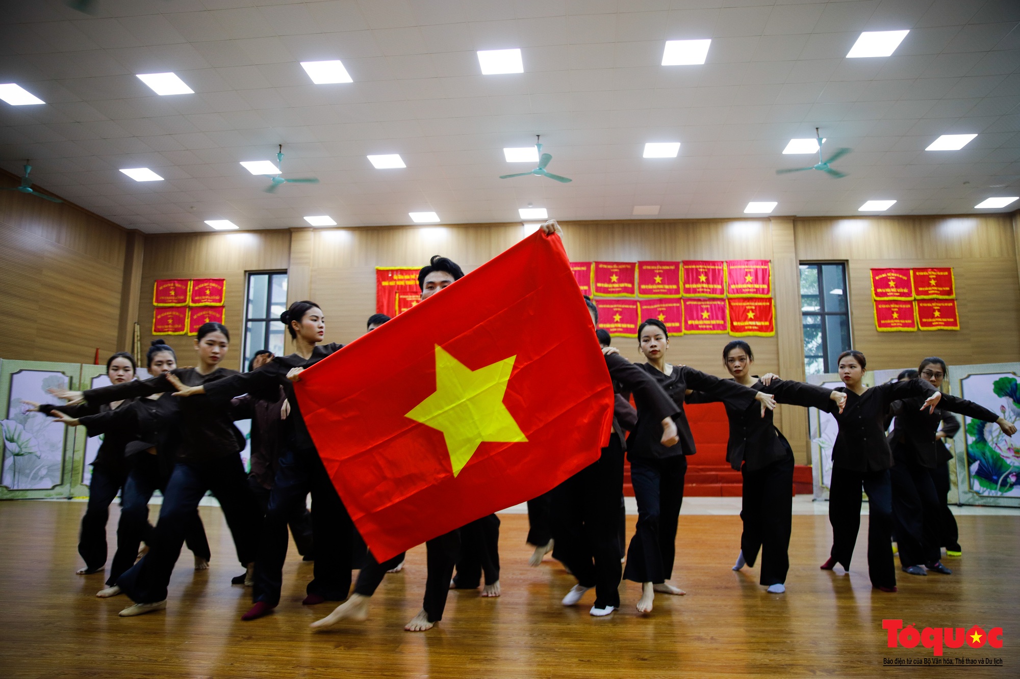 Các nghệ sĩ hăng say luyện tập cho Đêm nghệ thuật đặc biệt Kỷ niệm 80 năm ra đời Đề cương về văn hóa Việt Nam - Ảnh 12.