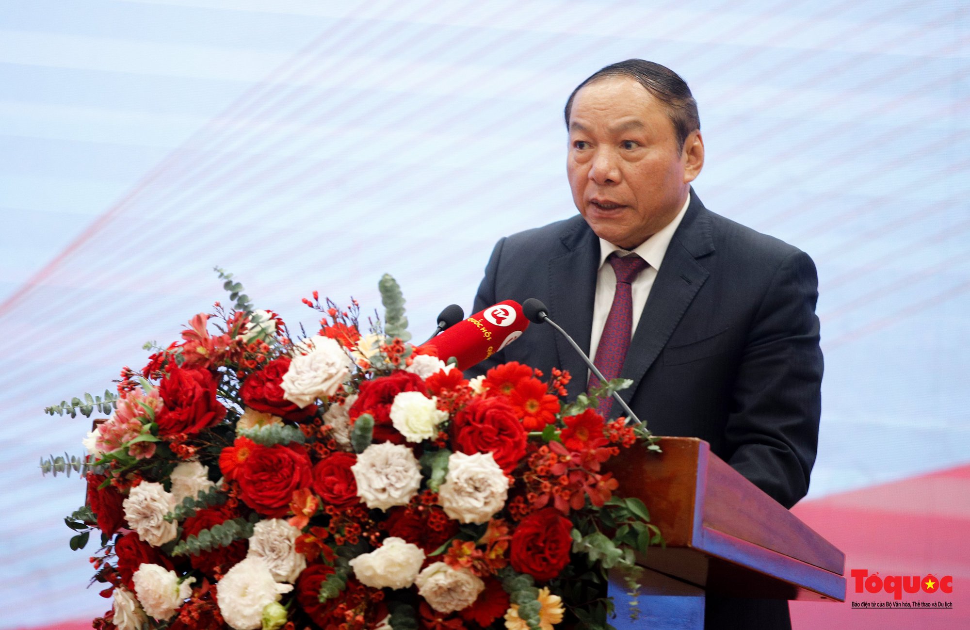 Bộ trưởng Nguyễn Văn Hùng: Dưới "ánh sáng" của Đề cương về văn hóa Việt Nam, quá trình phát triển văn hóa và xây dựng con người Việt Nam đã có những bước tiến tích cực - Ảnh 1.