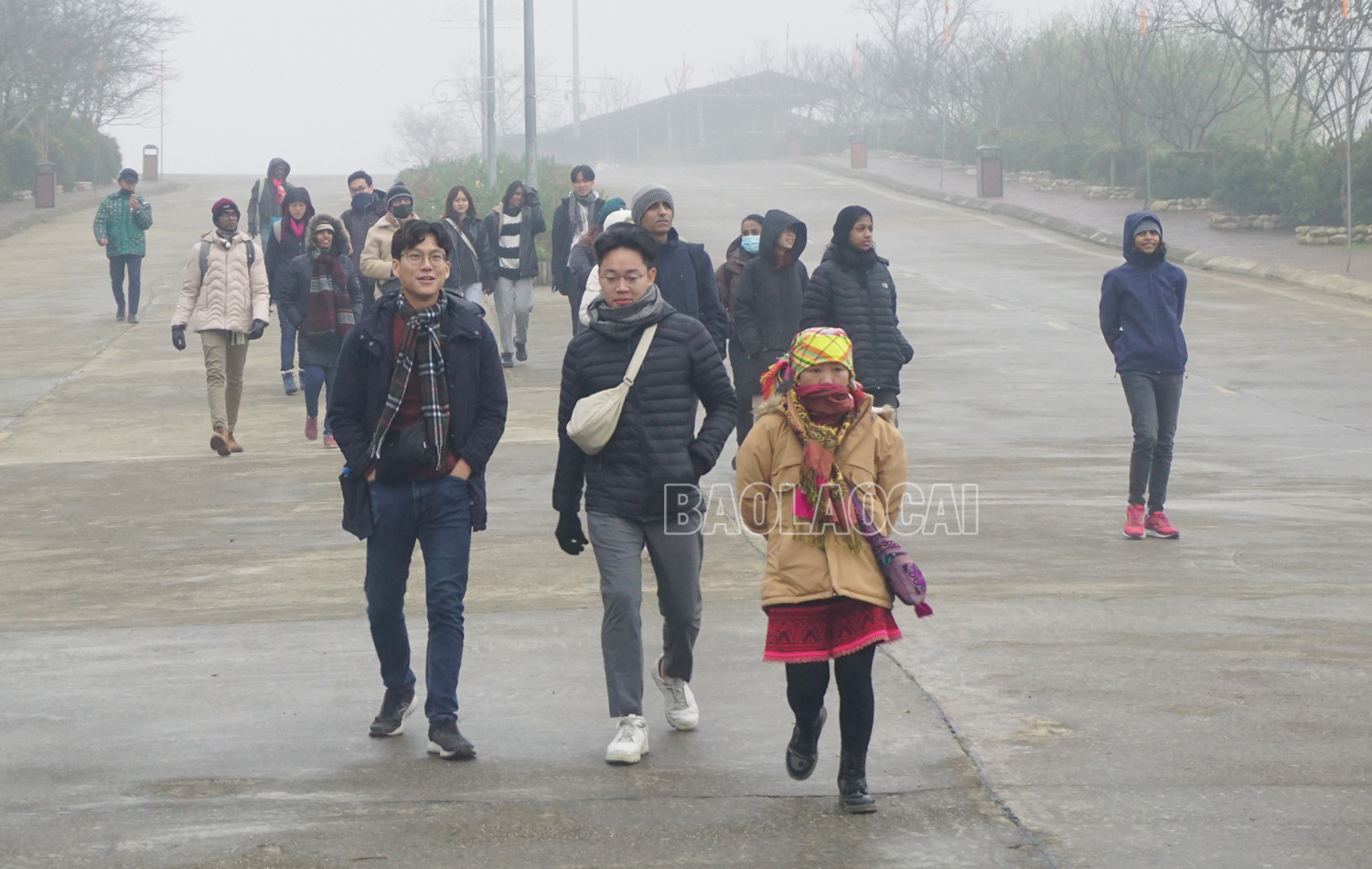 Khách du lịch đến Lào Cai tăng gấp 4,5 lần so với cùng kỳ năm 2022 - Ảnh 1.