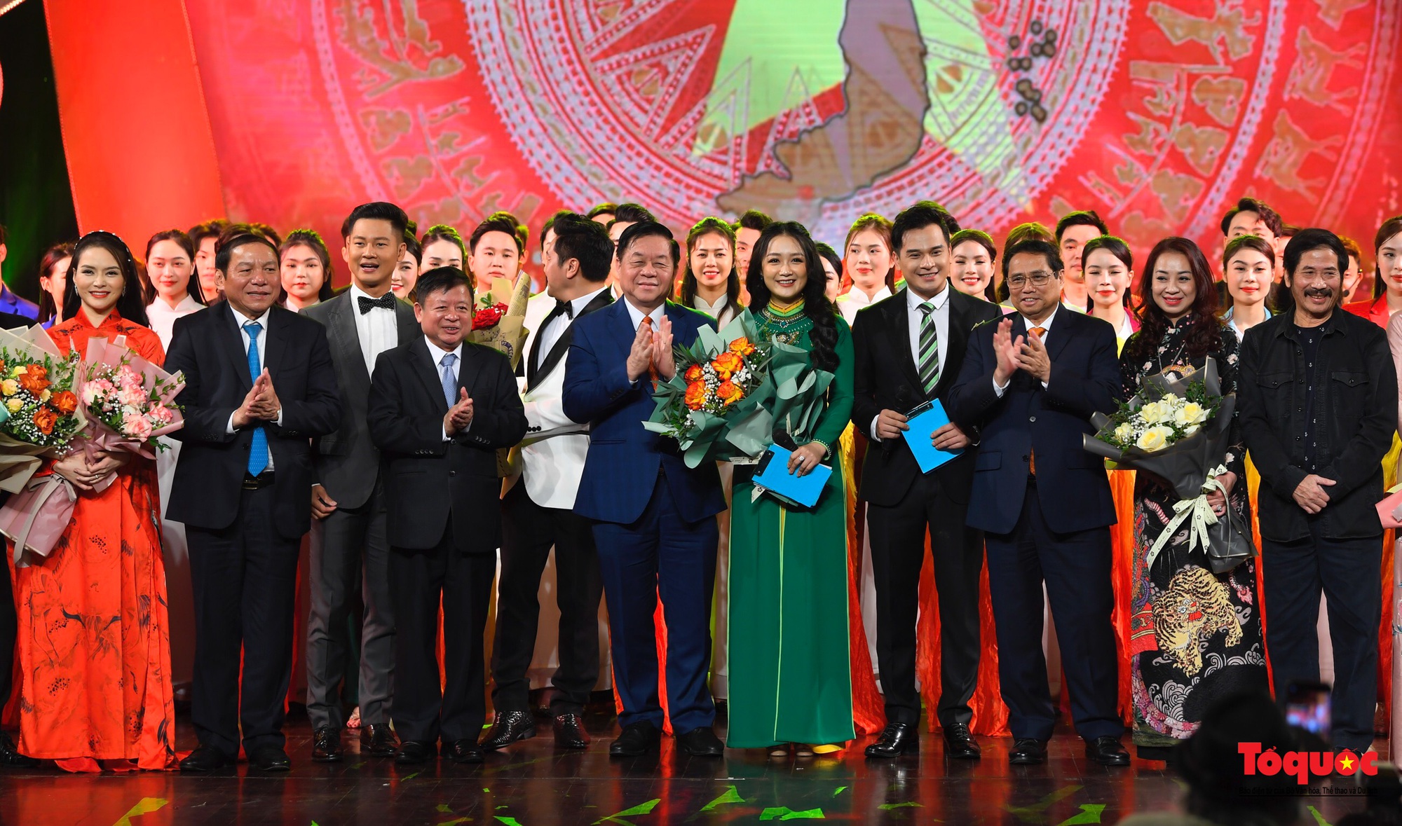 Chùm ảnh: Lễ kỷ niệm và chương trình nghệ thuật đặc biệt kỷ niệm 80 năm ra đời Đề cương văn hóa Việt Nam - Ảnh 19.