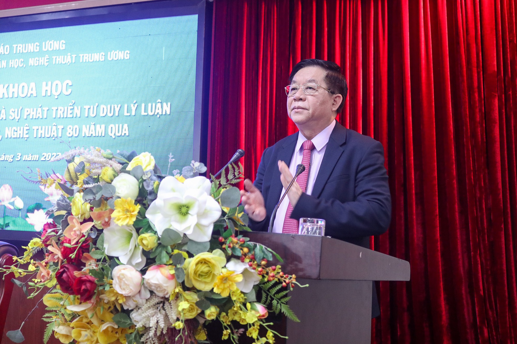 Thúc đẩy nền văn học, nghệ thuật phát triển mạnh mẽ, giàu giá trị nhân văn, giá trị thẩm mỹ, xứng đáng với tầm vóc của dân tộc và thời đại - Ảnh 2.