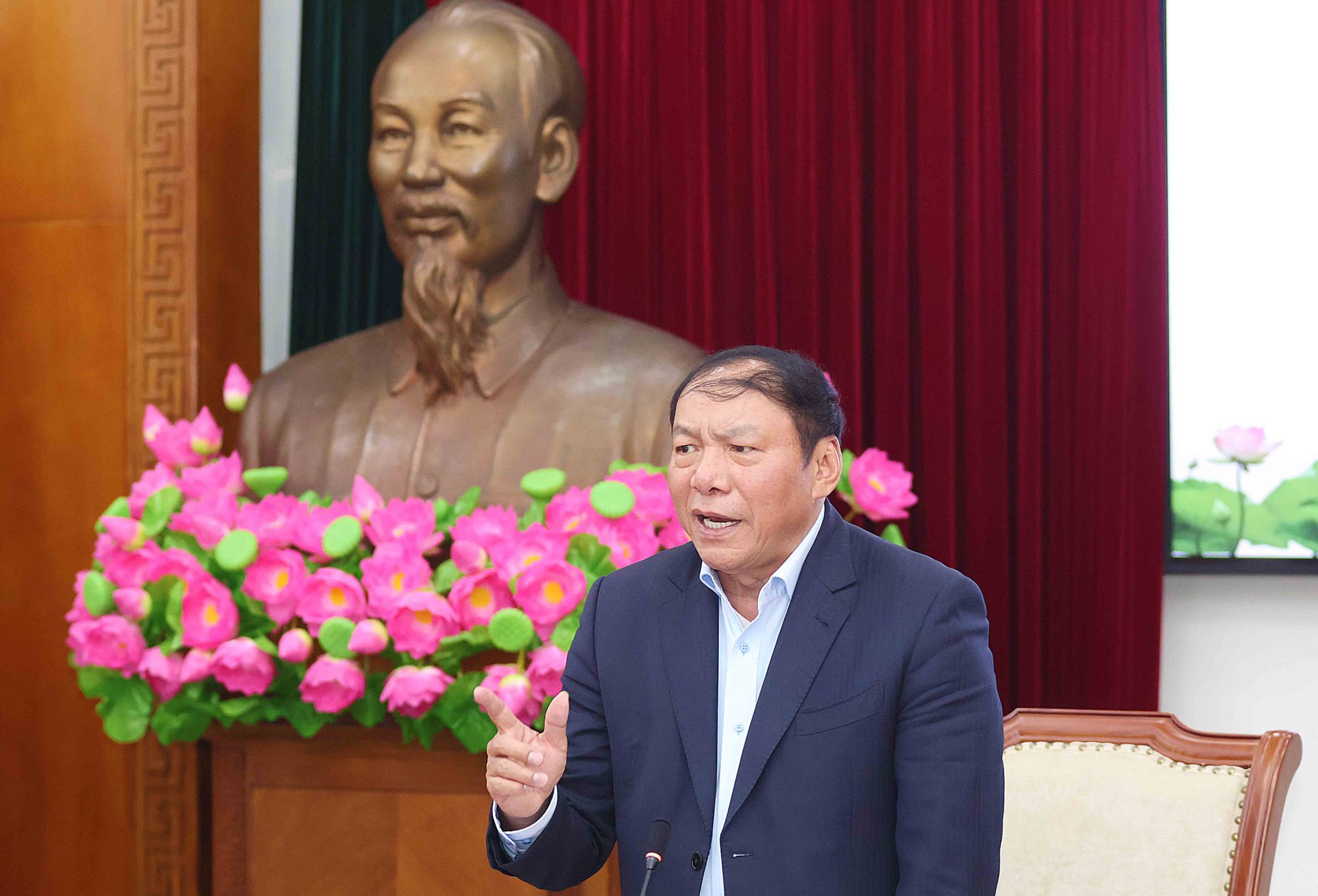 Bộ trưởng Nguyễn Văn Hùng: "Làm thể thao phải đi từ gốc chứ không cắt ngọn" - Ảnh 2.
