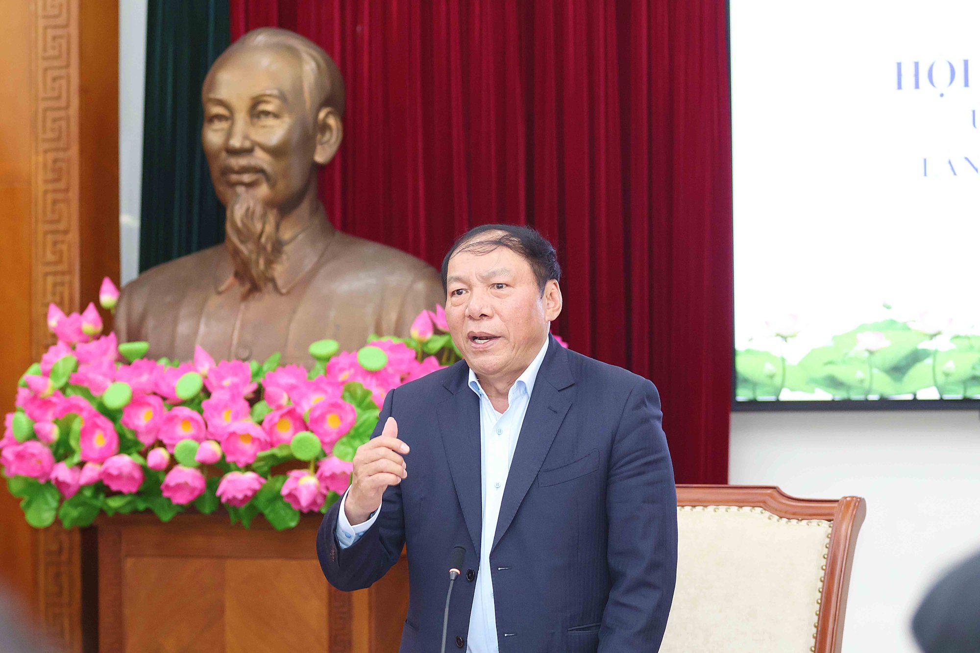 Bộ trưởng Nguyễn Văn Hùng: "Làm thể thao phải đi từ gốc chứ không cắt ngọn" - Ảnh 4.