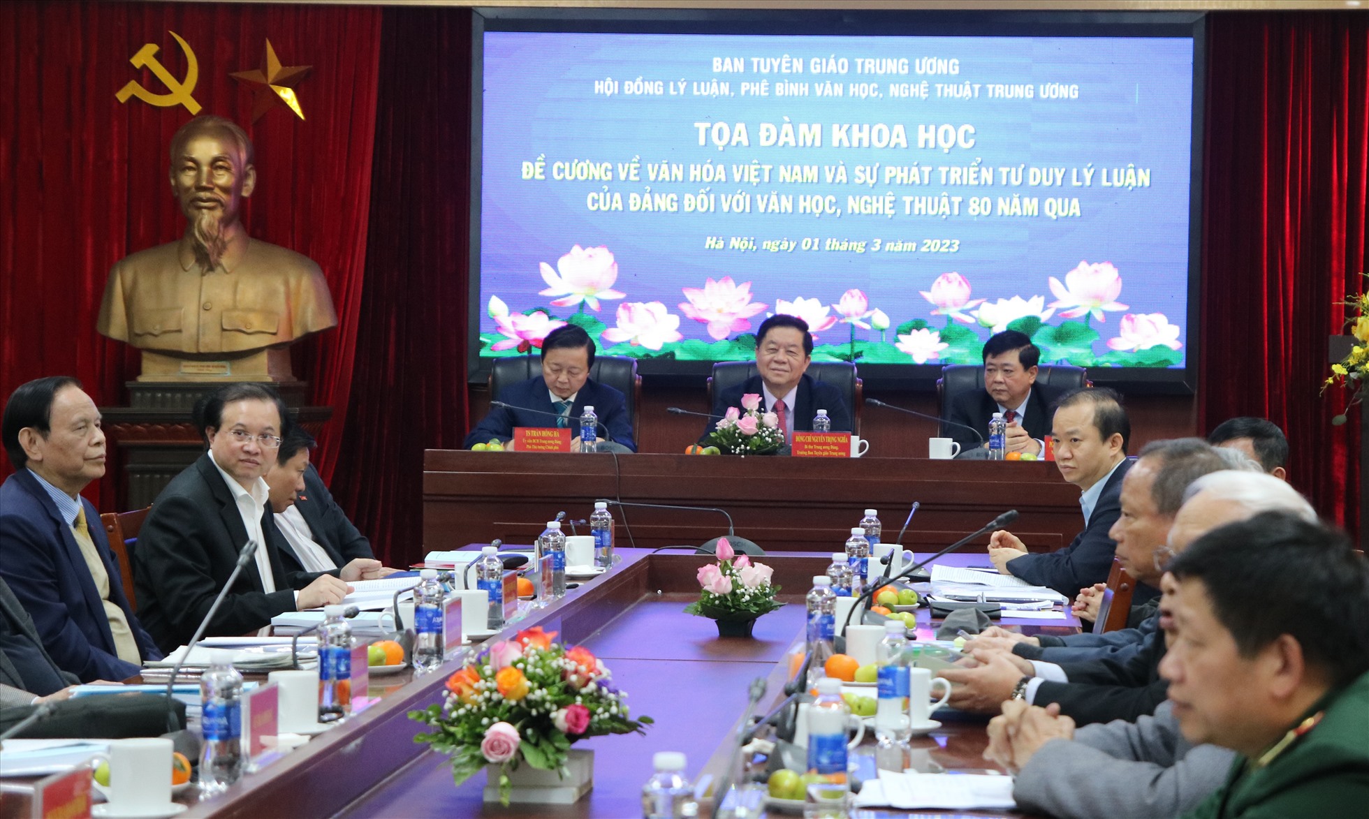 Văn học nghệ thuật góp phần chấn hưng và phát triển nền văn hóa của dân tộc - Ảnh 1.