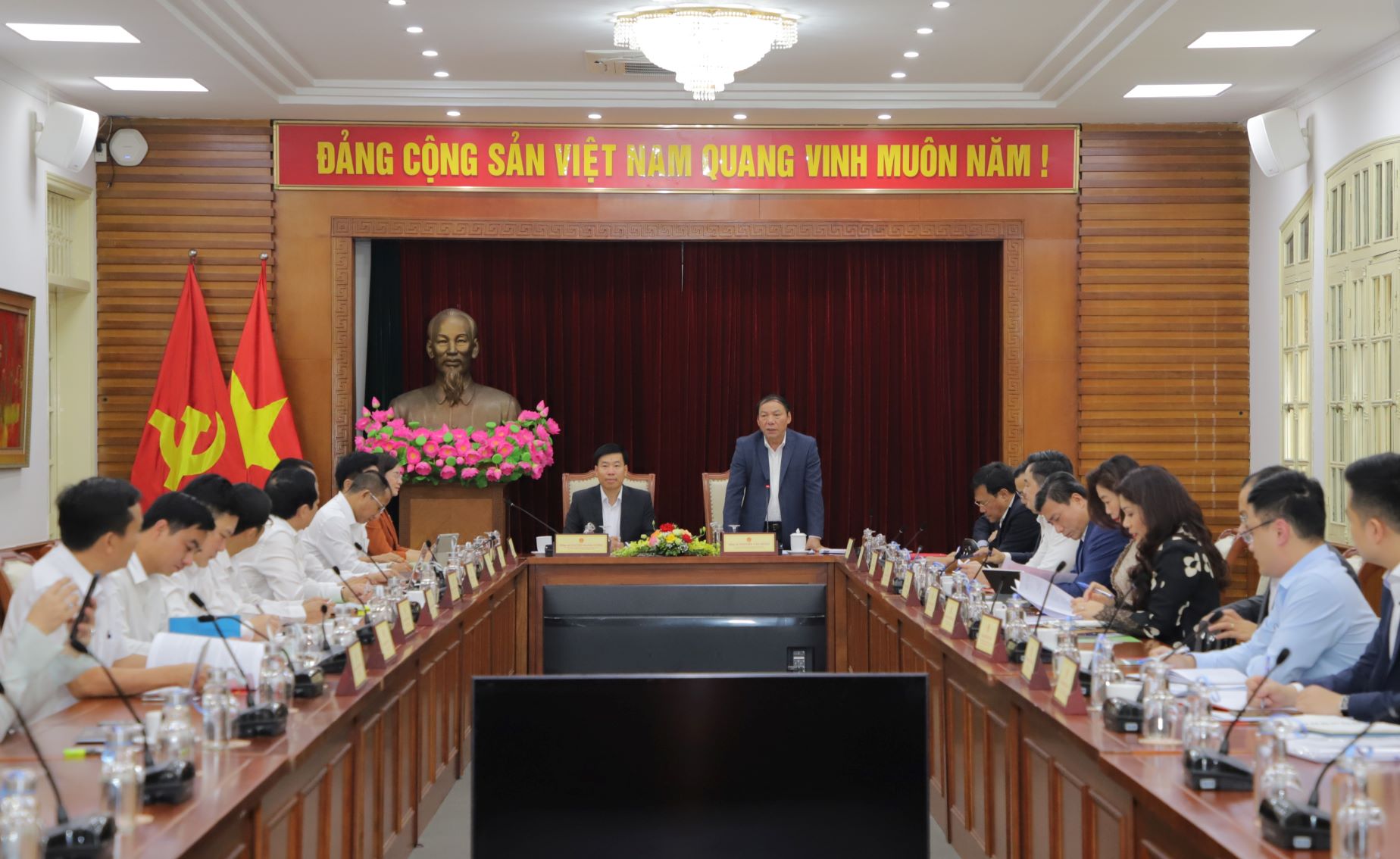 Bộ trưởng Nguyễn Văn Hùng: "Công nhận di tích, di sản đã khó, bảo tồn, phát huy được nó còn khó hơn" - Ảnh 1.