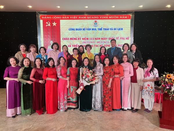 Chị em phụ nữ Bộ VHTTDL "Giỏi việc nước, đảm việc nhà" - Ảnh 4.