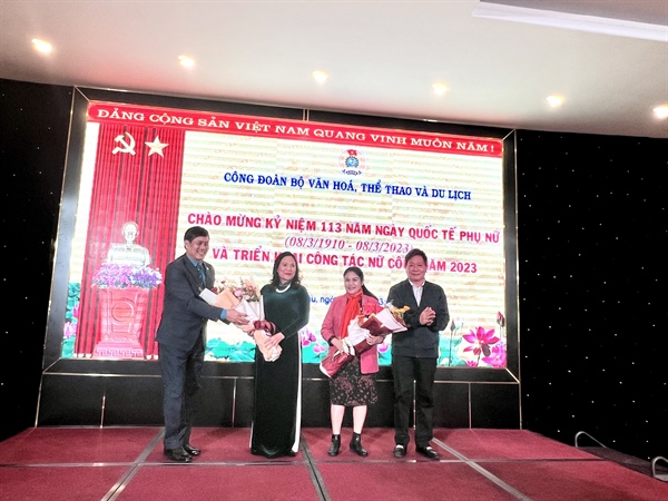 Chị em phụ nữ Bộ VHTTDL "Giỏi việc nước, đảm việc nhà" - Ảnh 1.