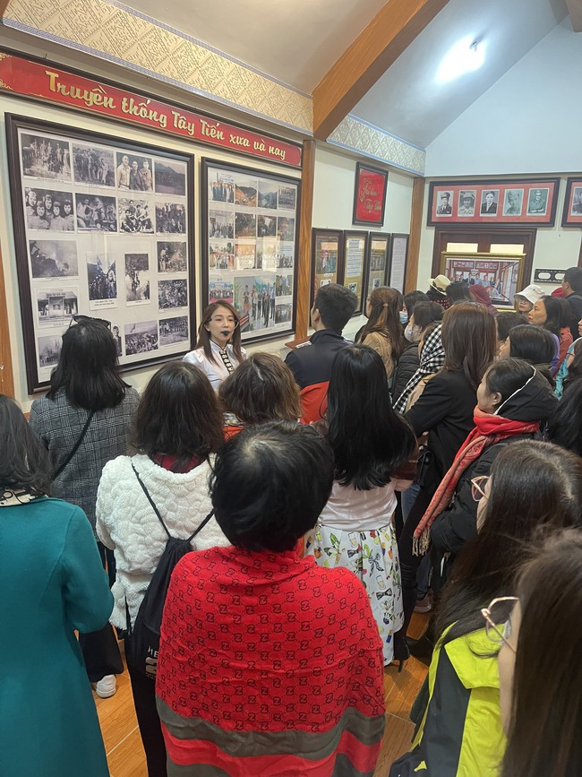 Hội nghị triển khai công tác nữ công năm 2023 và Lễ mít tinh kỷ niệm 113 năm Ngày Quốc tế Phụ nữ 8.3 - Ảnh 8.