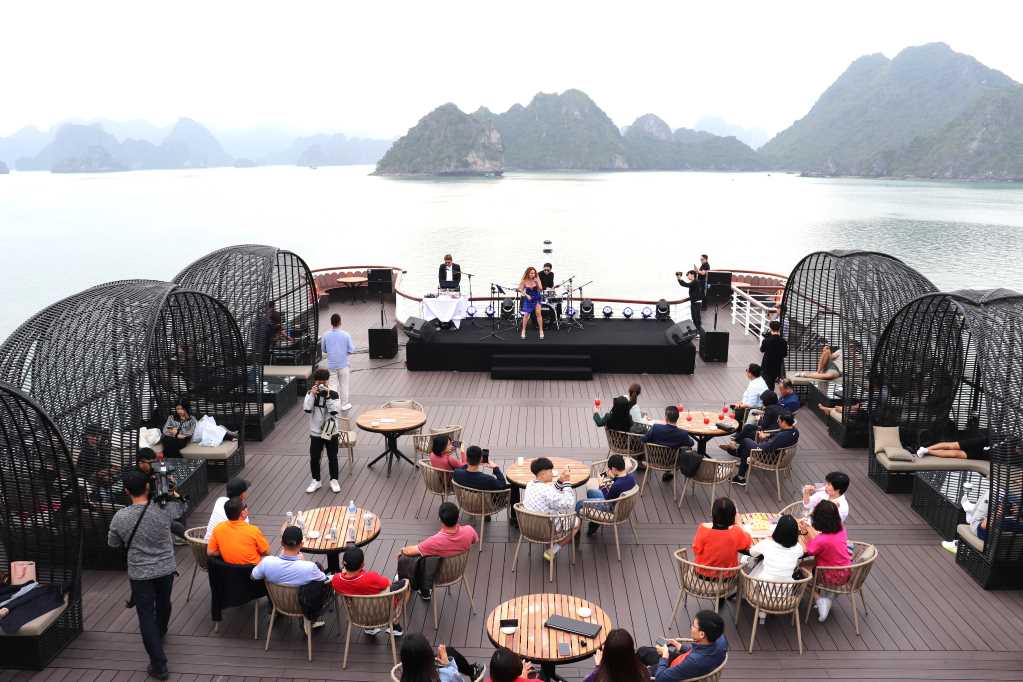 Quảng Ninh: Chủ động kích cầu hút khách du lịch - Ảnh 1.