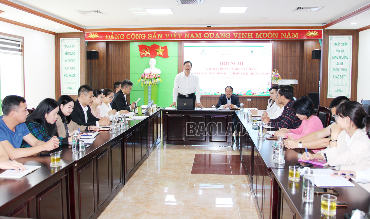 Lào Cai: Bàn giải pháp đón khách du lịch Trung Quốc trong điều kiện bình thường mới - Ảnh 1.