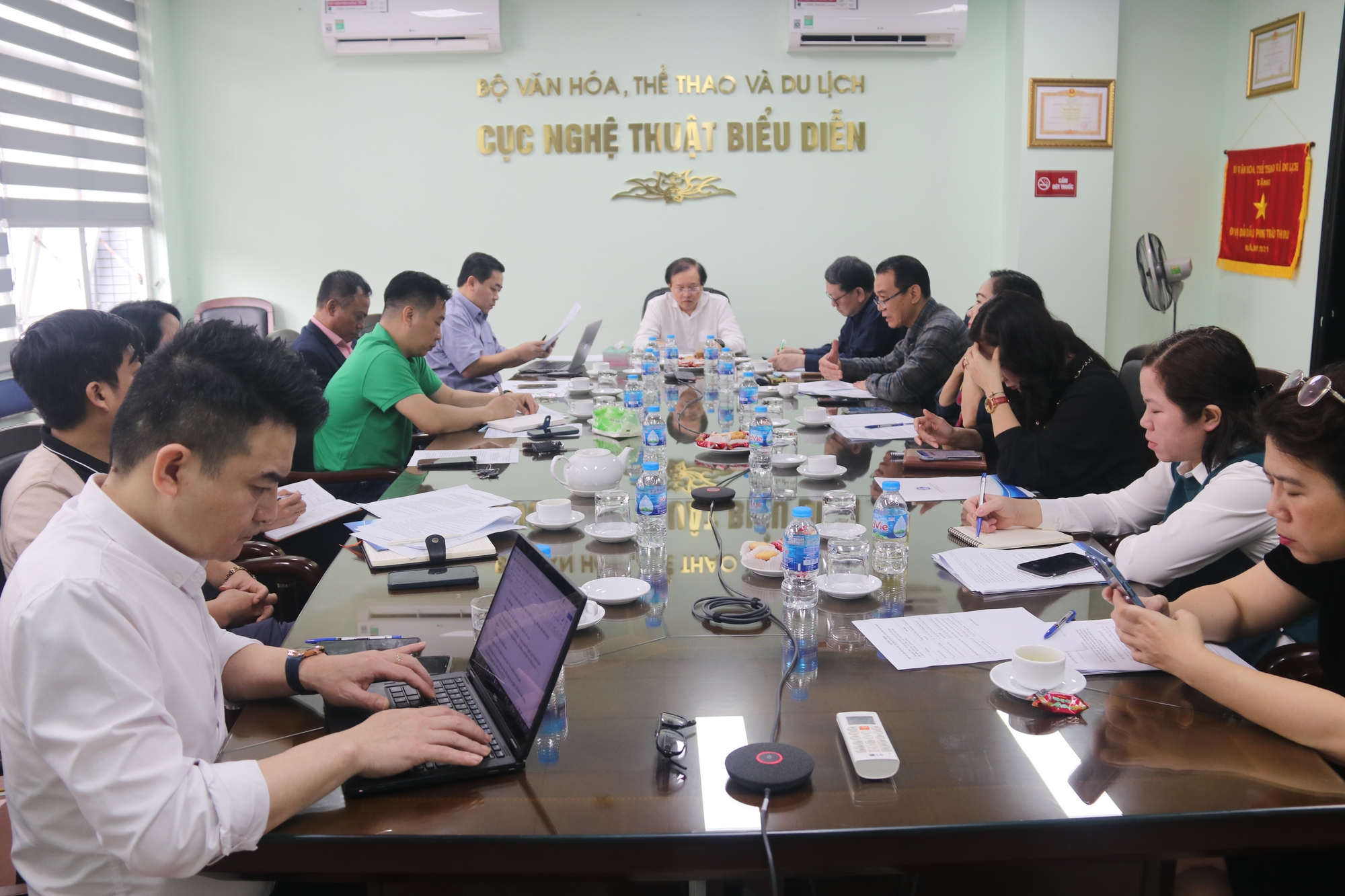 Triển khai kế hoạch sáng tác các tác phẩm văn học nghệ thuật "Sống mãi với thời gian" - Ảnh 2.