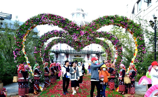 Lào Cai chủ động đón khách du lịch Trung Quốc trở lại - Ảnh 1.