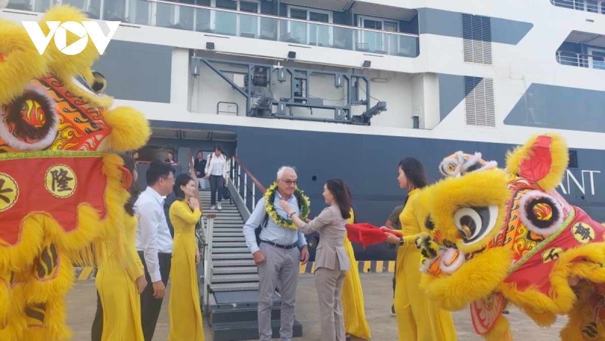 Quảng Ninh tìm biện pháp phát triển du lịch bền vững - Ảnh 1.