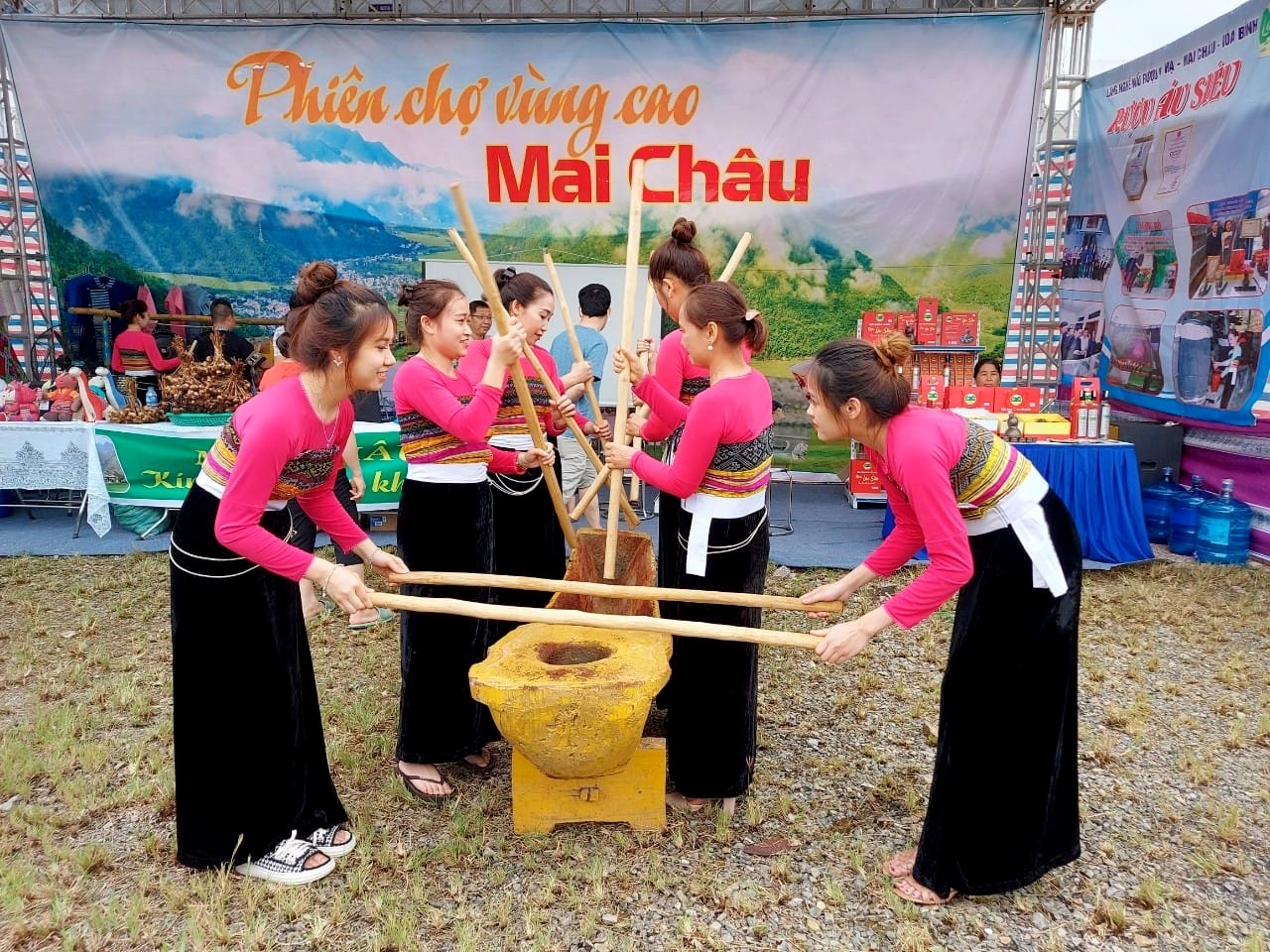Hòa Bình: Nhiều hoạt động được triển khai nhằm kích cầu du lịch - Ảnh 1.