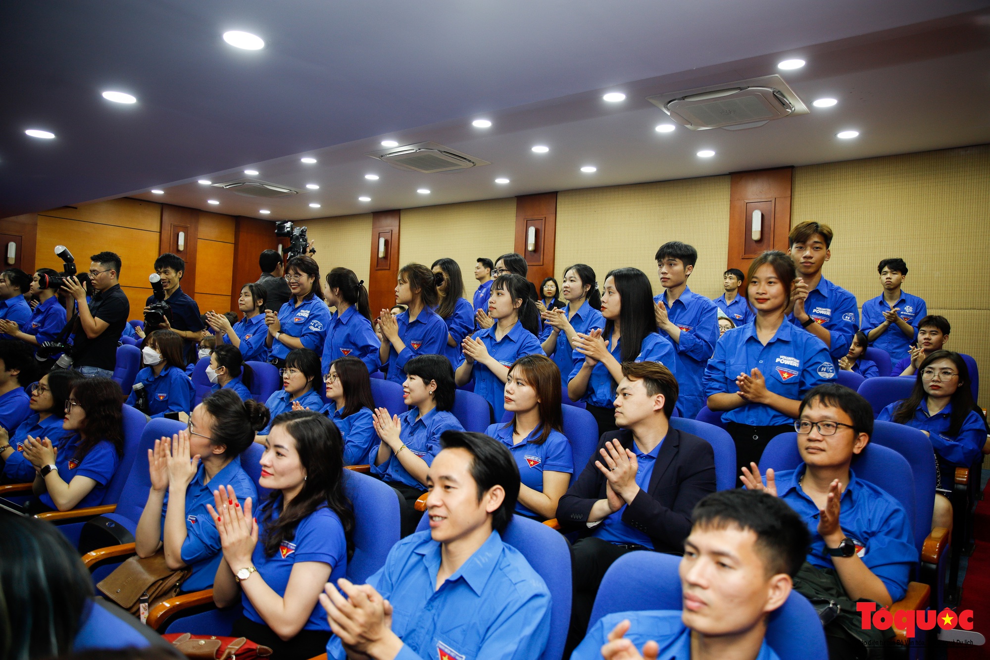 Chùm ảnh: Diễn đàn đối thoại giữa Bộ trưởng Bộ VHTTDL với thanh niên - Ảnh 15.
