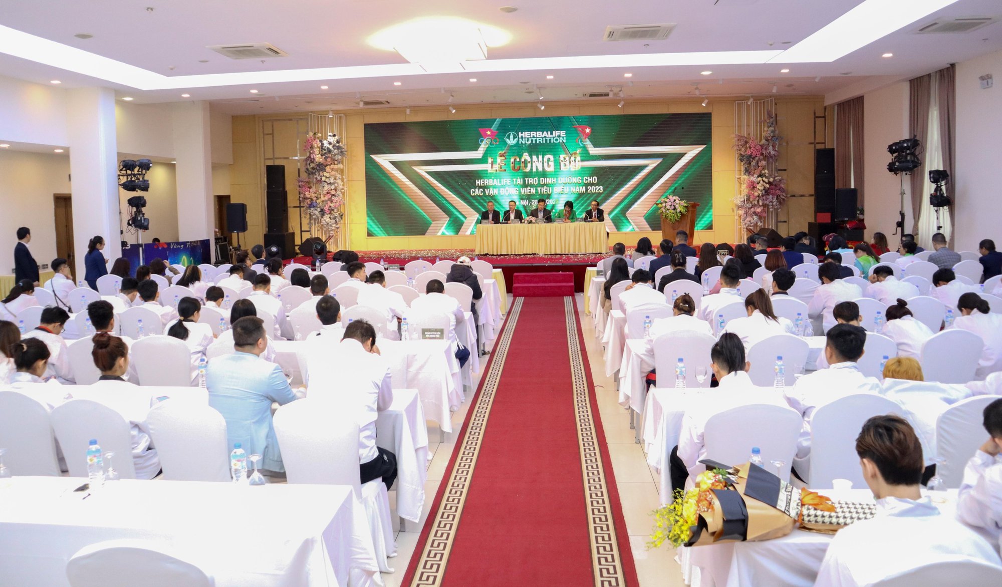 165 VĐV Việt Nam nhận động lực "khủng", chuẩn bị kĩ càng cho SEA Games 32 - Ảnh 1.
