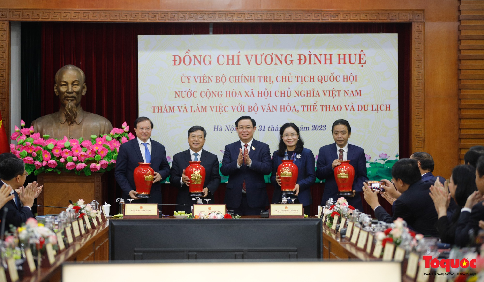 Chùm ảnh: Chủ tịch Quốc hội làm việc với Bộ Văn hóa, Thể thao và Du lịch - Ảnh 15.