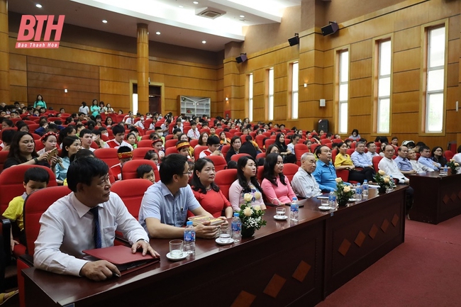 Thnh Hóa: Khai mạc Ngày hội đọc sách và phát động Cuộc thi Đại sứ Văn hóa đọc năm 2023 - Ảnh 1.