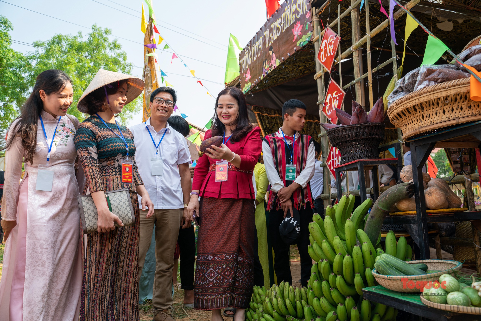 Đa sắc màu văn hóa trong ngày hội văn hóa các dân tộc của học sinh Quảng Trị - Ảnh 14.