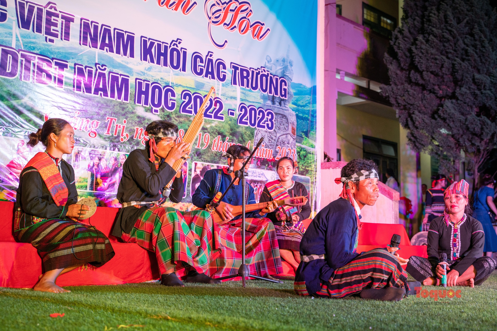 Đa sắc màu văn hóa trong ngày hội văn hóa các dân tộc của học sinh Quảng Trị - Ảnh 2.