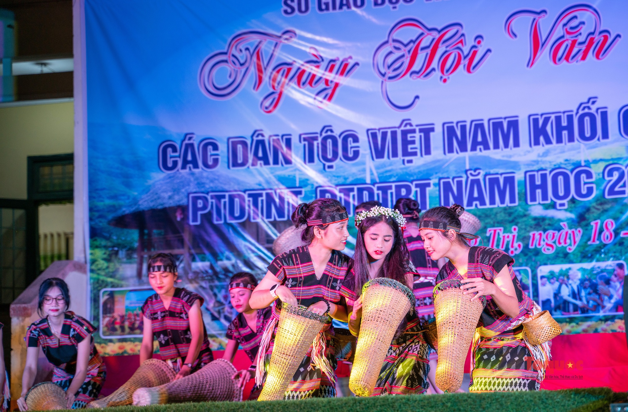 Đa sắc màu văn hóa trong ngày hội văn hóa các dân tộc của học sinh Quảng Trị - Ảnh 7.