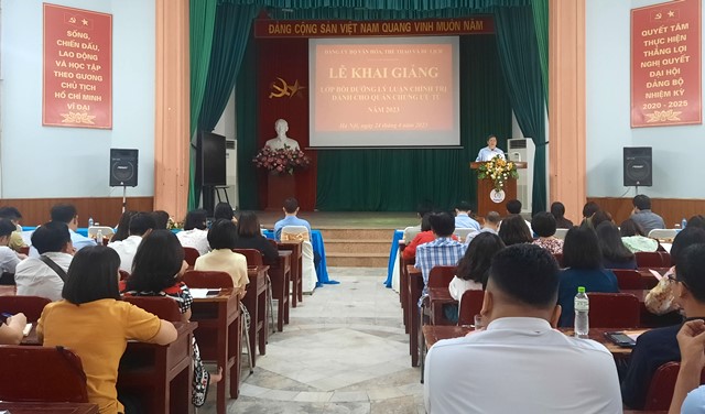 Khai giảng lớp bồi dưỡng lý luận chính trị dành cho quần chúng ưu tú năm 2023 - Ảnh 2.